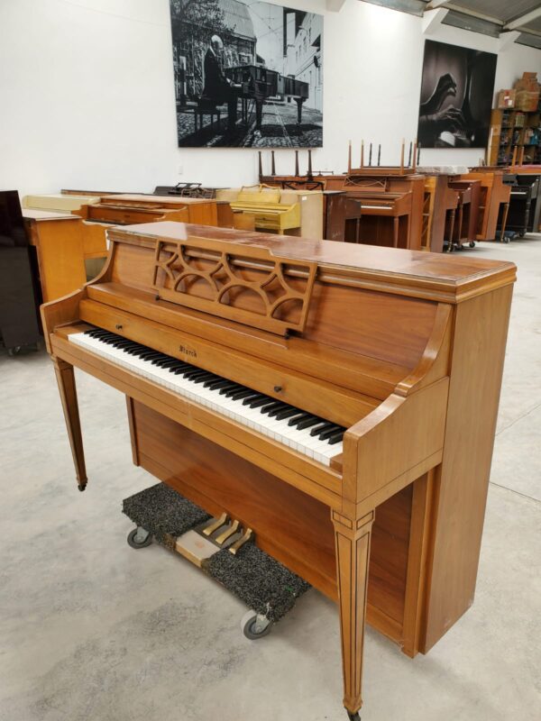 #204185 Piano STARCK, Excelente calidad y Sonido.