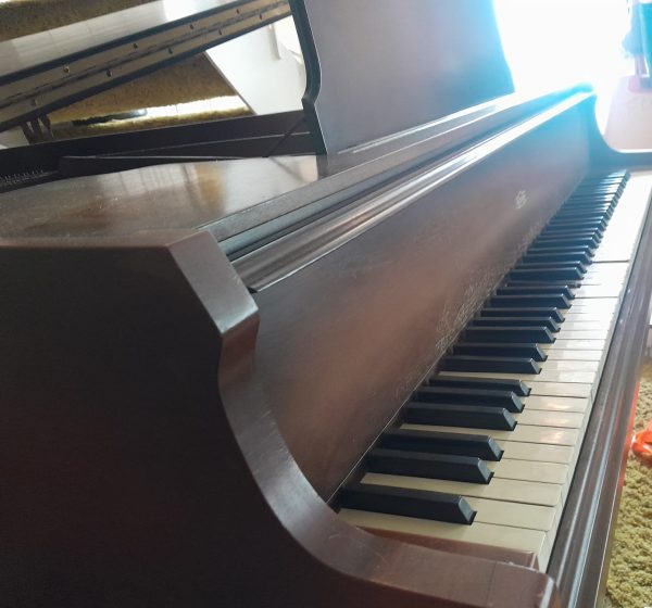 #122607 Piano MERRIAM, 1/8 de Cola, 137 cms de Largo.