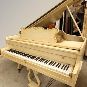 #34869 Piano CONWAY, Estilo Francés Marfil mate.