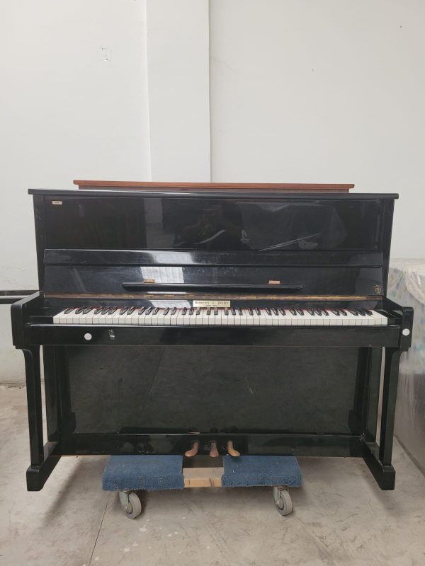 #923700 Piano Vertical para estudio marca HEINRICH & DECKER  en Remate.