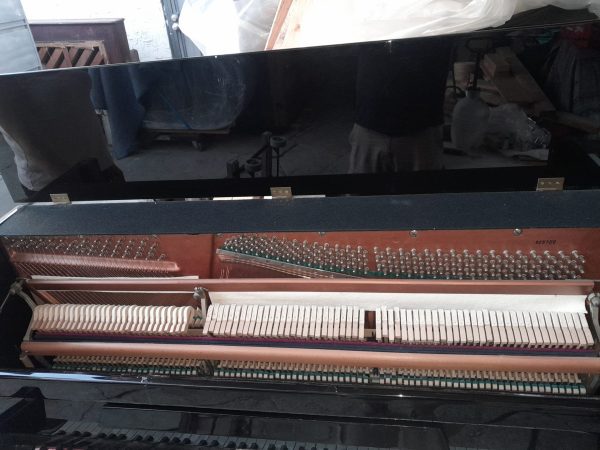 #923700 Piano Vertical para estudio marca HEINRICH & DECKER  en Remate.