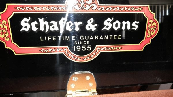 #609490 Piano Schafer & Sons, Modelo SV-40.