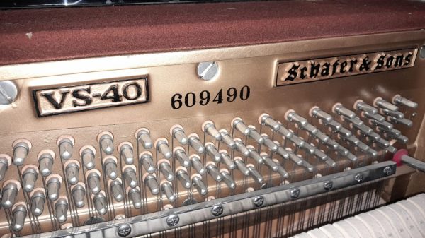 #609490 Piano Schafer & Sons, Modelo SV-40.