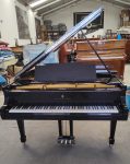 Steinway & Sons Modelo M: El Piano Que Habla de Elegancia, Prestigio y Pasión por la Música a su Alcance.