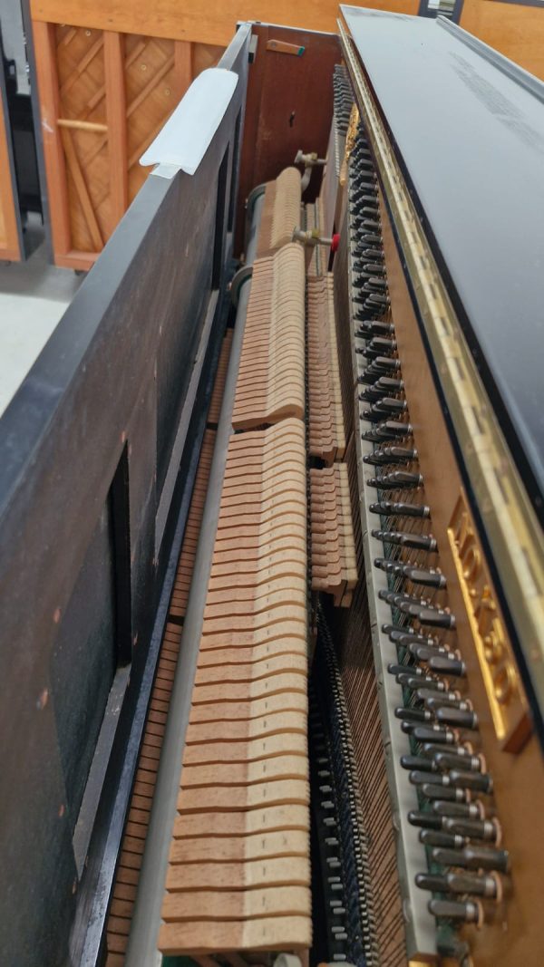 #145460 Piano KAWAI Modelo K50, Oportunidad Única.