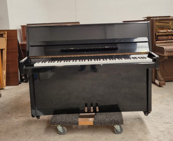 #840717 Piano HOHNER, Estudio, negro brillante.