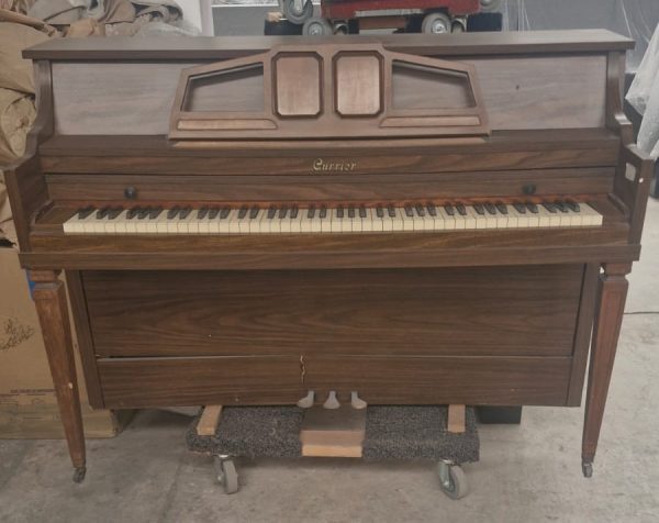 #128542 Piano marca CURRIER, elegancia a su alcance.