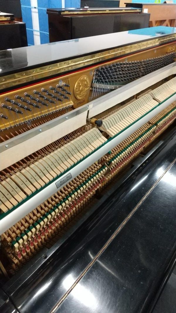 #370420 Piano KAWAI, Modelo KU-1, Elegancia y Calidad Japonesa.