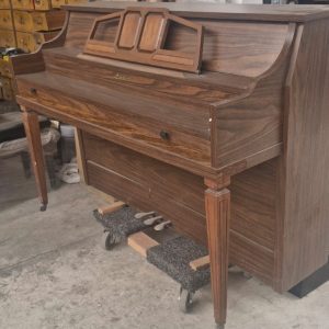 #128542 Piano marca CURRIER, elegancia a su alcance.
