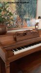 #128542 Piano marca CURRIER, elegancia a su alcance.