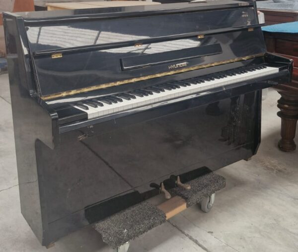 #HHB00947 Piano HYUNDAI Estudio/Consola Elegacia y Calidad.