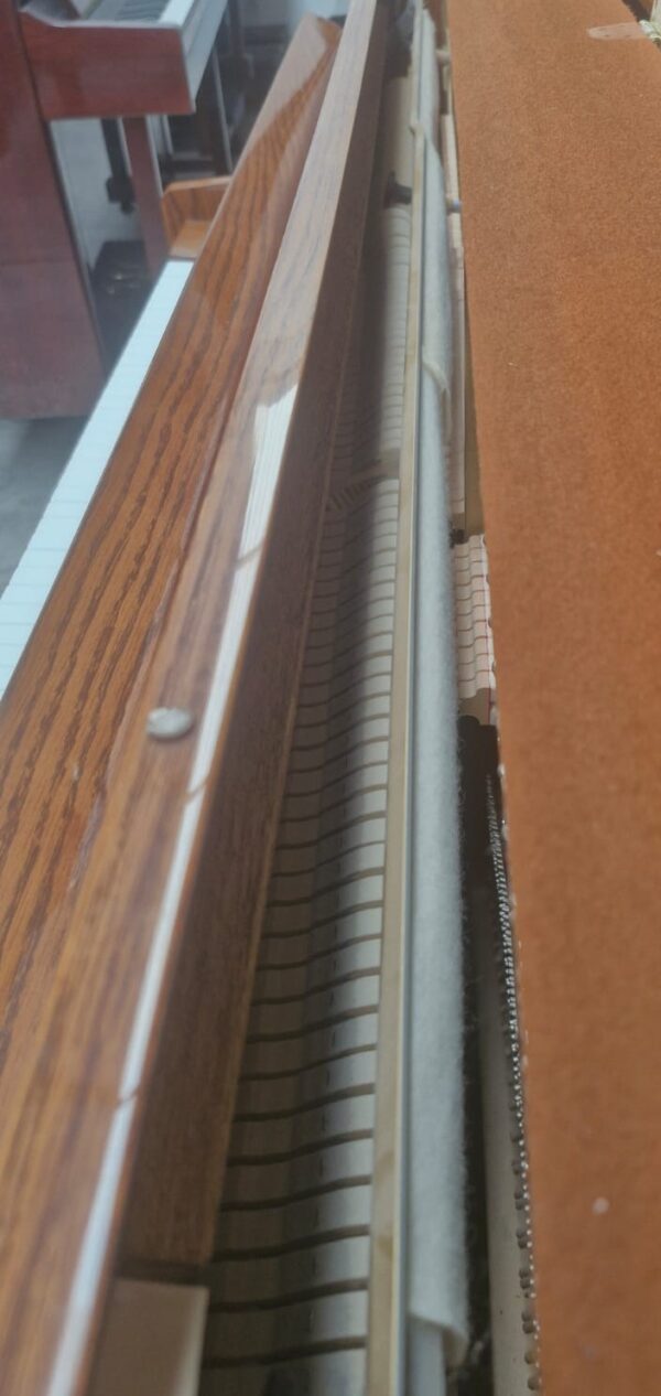 #616193 Piano Estudio/Consola marca SAMICK Alto brillo.