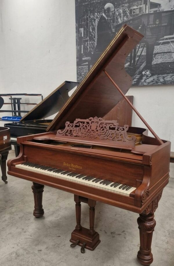 #24639 Piano DECKER BROTHER 	Sonido de Gran Nobleza.