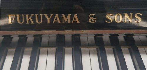 Piano FUKUYAMA & SONS Carácter Sonoro Impecable.