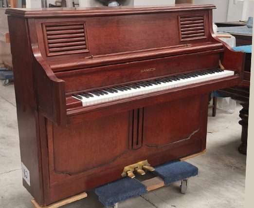 #IJML00095 Piano  SAMICK JS-118 Proyección Sonora Superior.