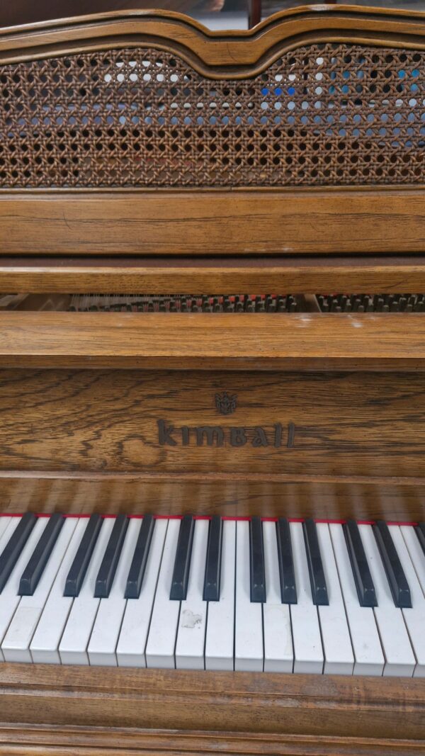 #D83623 Piano KIMBALL Media Cola, Encino, Resonancia Distinguida.