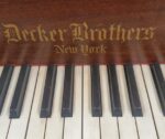 #24639 Piano DECKER BROTHER 	Sonido de Gran Nobleza.