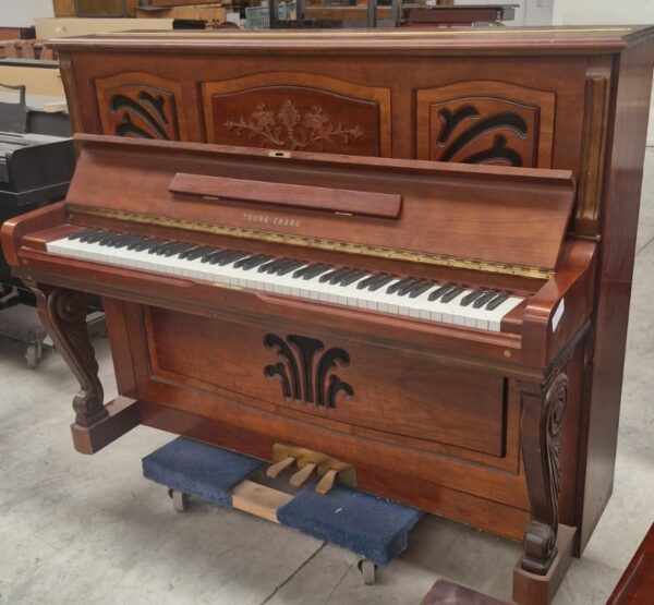 #1837293 Piano YOUNG CHANG  U-121, Sonido que conquista desde la primera nota.