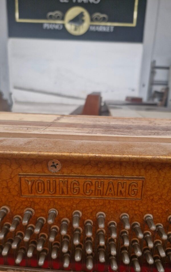 #2003315 Piano YOUNG CHANG  Modelo U-121 Carácter sonoro impecable.