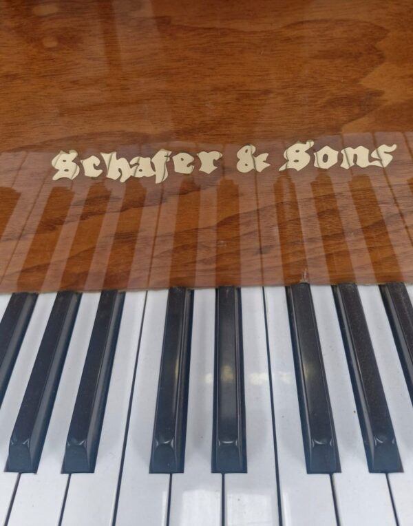 Piano SCHAFER & SONS Raiz de Olmo, Excelente proyección armónica.