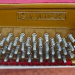#IJML00095 Piano  SAMICK JS-118 Proyección Sonora Superior.