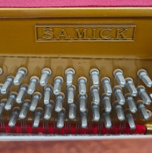 #IJML00095 Piano  SAMICK JS-118 Proyección Sonora Superior.