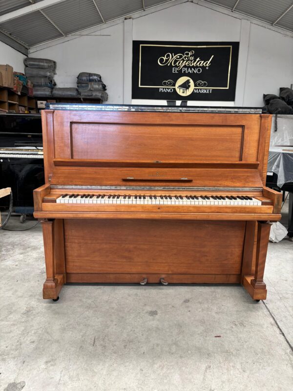 PIANO STEINWAY & SONS VERTICAL CON IPAD, TOCA SOLO. LA CIMA DEL LUJO Y LA TECNOLOGÍA EN UN SOLO PIANO.