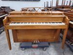 #361677 Piano Espineta Madera de Encino, marca GULBRANSEN