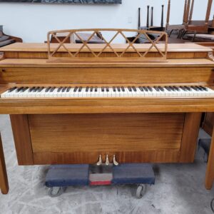 #361677 Piano Espineta Madera de Encino, marca GULBRANSEN