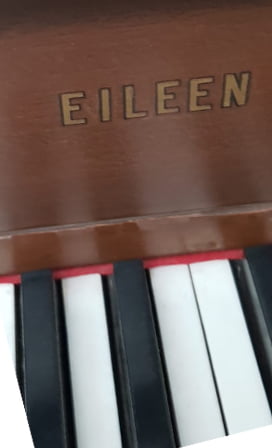#G68077 ¡OFERTA! Corta temporada: PIANO DE COLA EILEEN,5´2´´.