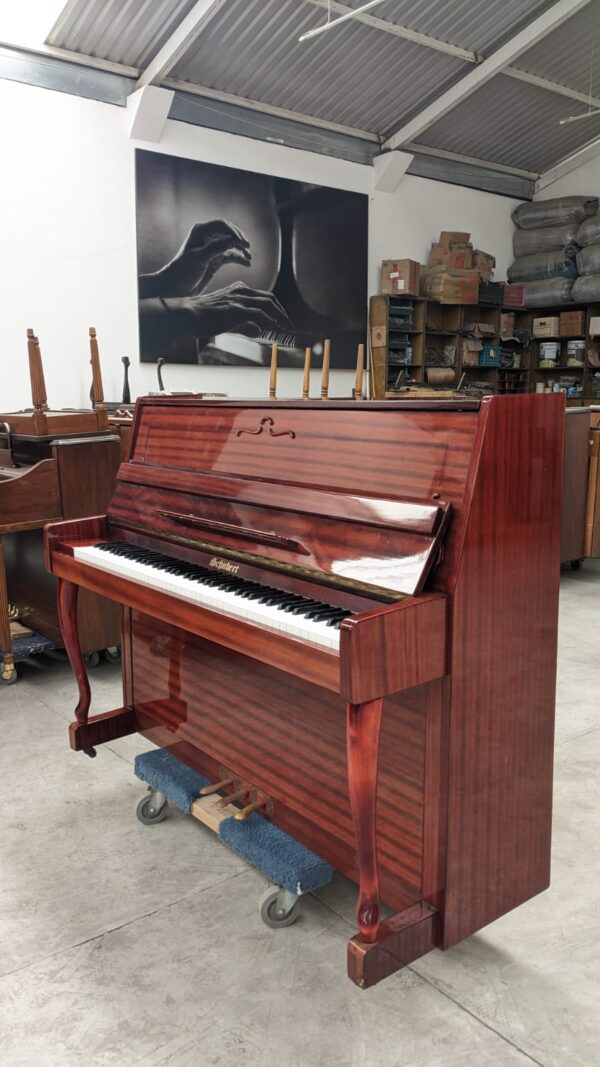 #759855 Piano SCHUBERT Tipo Estudio/Consola - Garantía 5 años - Nueva York - Caoba