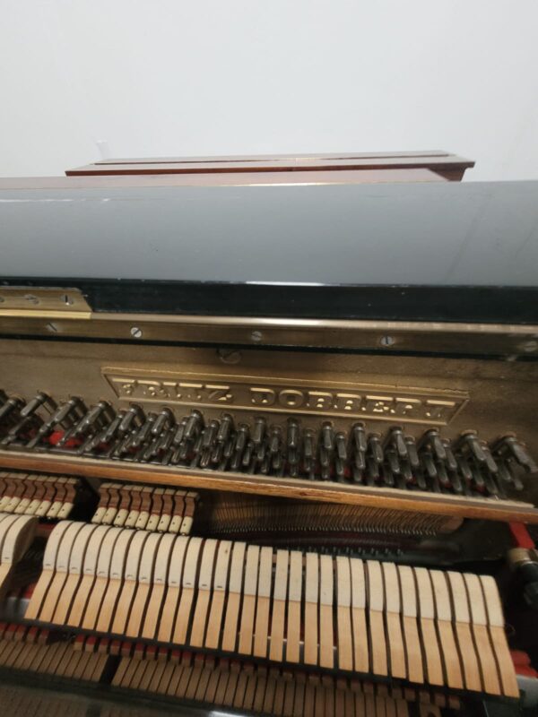 # 38929 Piano Tipo Estudio FRITZ DOBBERT Brasil.