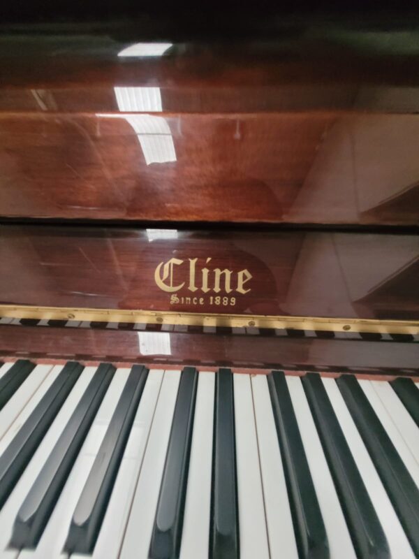 #2117944 Piano CLINE, Modelo CU-44, Estudio.