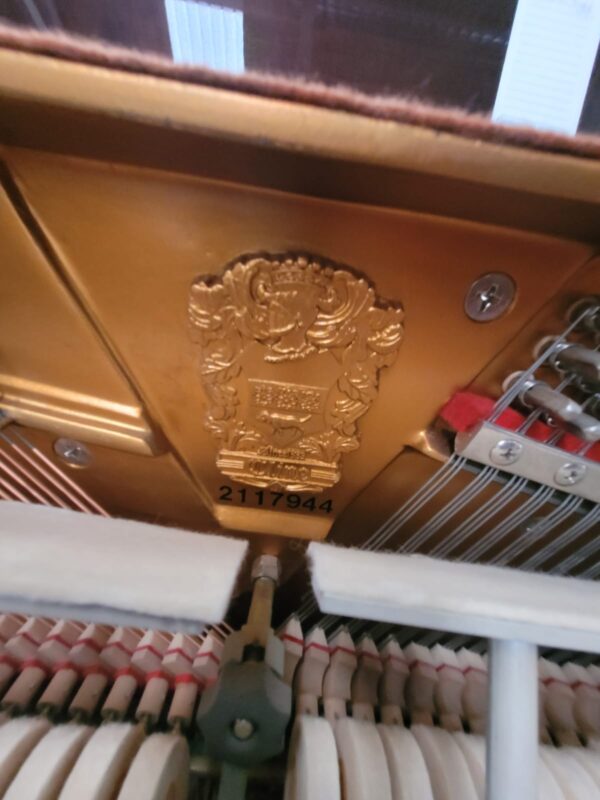 #2117944 Piano CLINE, Modelo CU-44, Estudio.