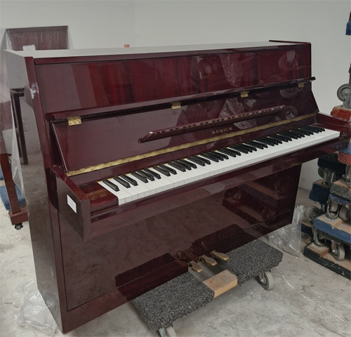 #K01061 PIANO SAMICK Modelo Estudio/Consola, color tinto.