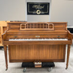 #D10884 Piano WHITNEY By KIMBALL, Tipo Vertical Consola.