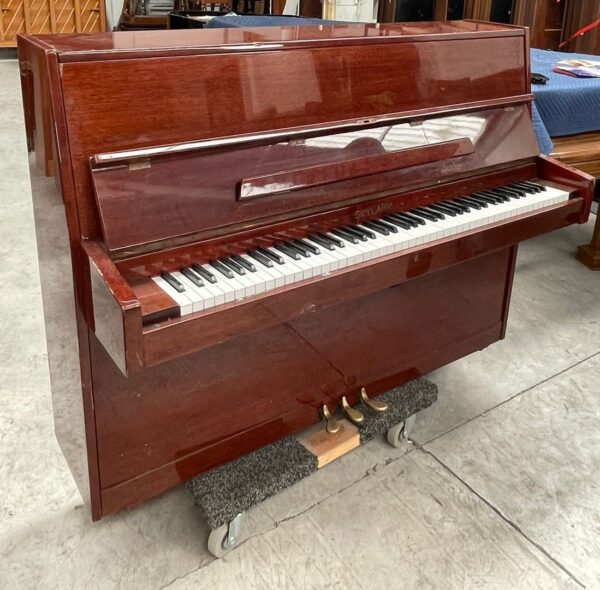 # 5987 Piano SKYLARK, Vertical Estudio.