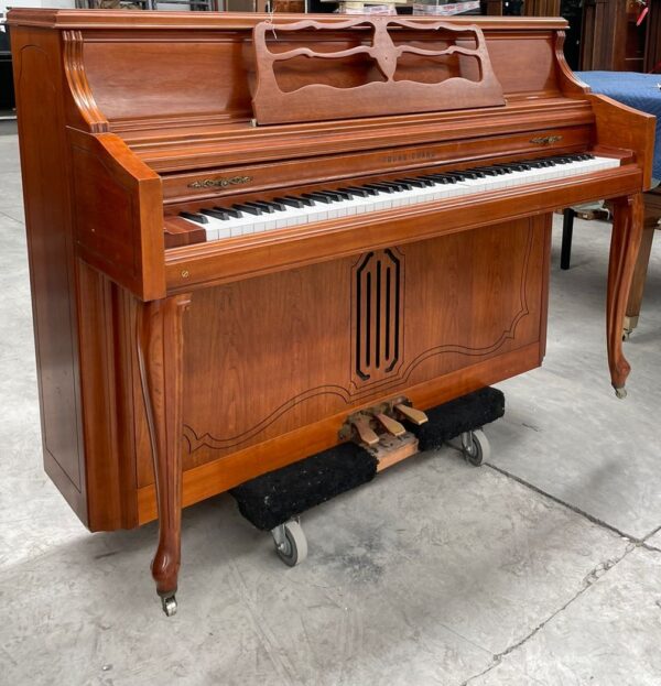 #1321777 Piano YOUNG CHANG, Modelo F-110, Tipo Vertical Estudio/Consola.