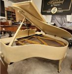 #34869 Piano CONWAY, Estilo Francés Marfil mate.