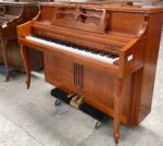 #1321777 Piano YOUNG CHANG, Modelo F-110, Tipo Vertical Estudio/Consola.