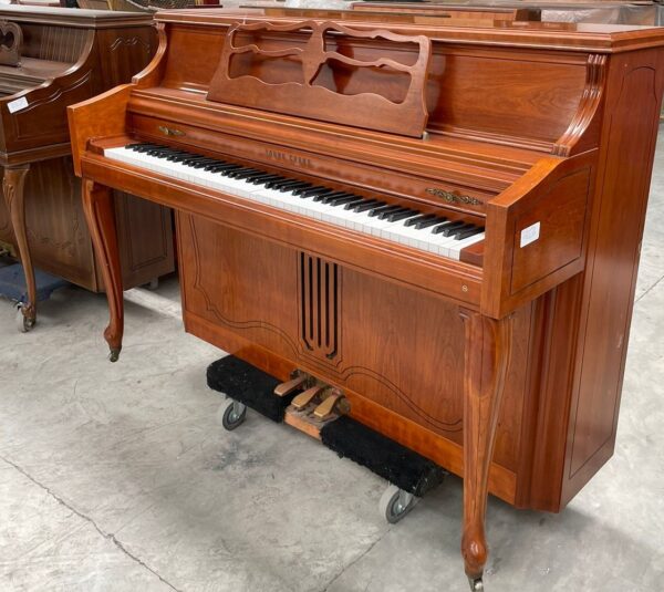 #1321777 Piano YOUNG CHANG, Modelo F-110, Tipo Vertical Estudio/Consola.