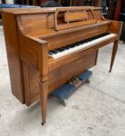 #287124   Piano EVERETT, Tipo Vertical Consola.
