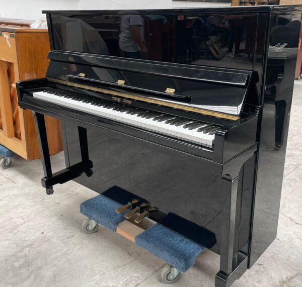 #0010652 Piano YOUNG CHANG, Modelo E118, Tipo Vertical EStudio.