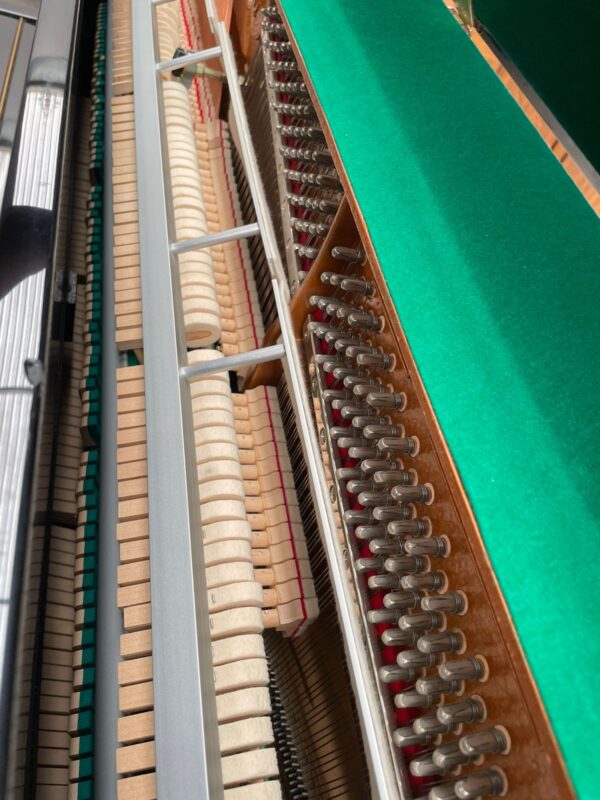 #0010652 Piano YOUNG CHANG, Modelo E118, Tipo Vertical EStudio.