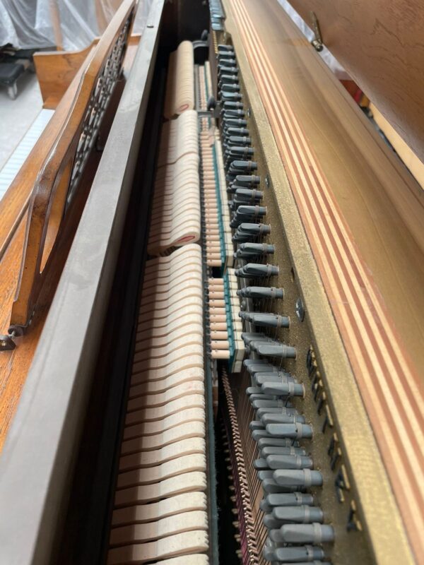 #D10884 Piano WHITNEY By KIMBALL, Tipo Vertical Consola.