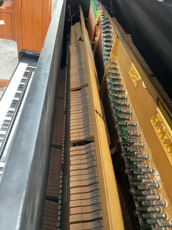 #O21974 Piano HORUGEL By SAMICK, Modelo WG-9, Tipo Vertical Estudio.