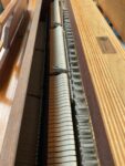 #287124   Piano EVERETT, Tipo Vertical Consola.