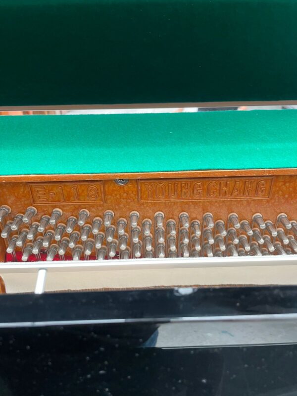 #0010652 Piano YOUNG CHANG, Modelo E118, Tipo Vertical EStudio.