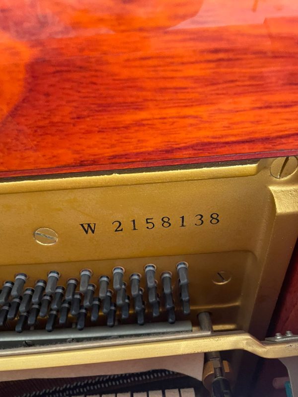 #2158138 Piano YAMAHA Modelo W104, Estudio.