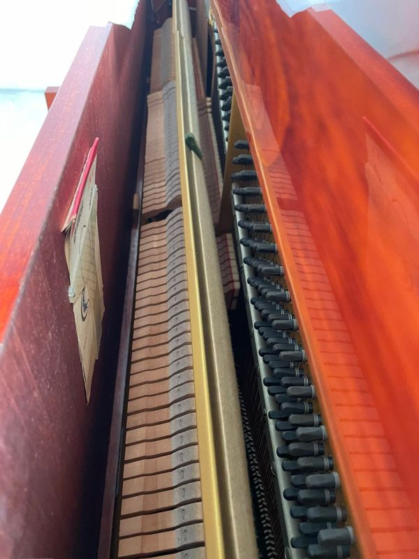 #2158138 Piano YAMAHA Modelo W104, Estudio.